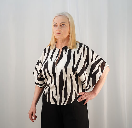 Blūze ar melnbaltu zebras rakstu