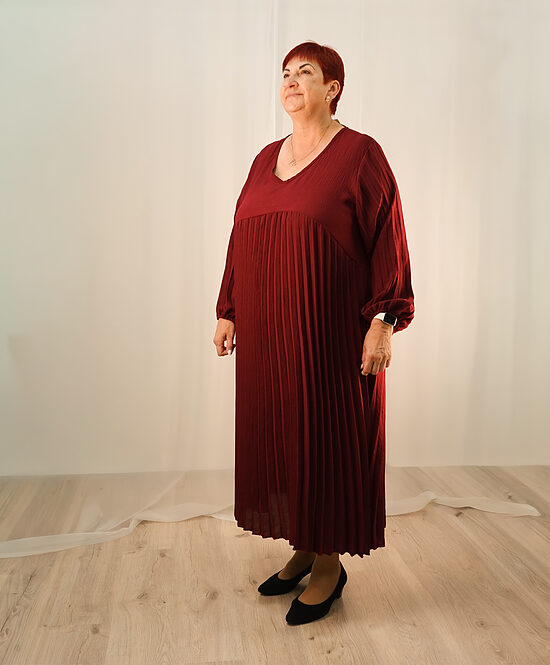 Sarkana svētku kleita