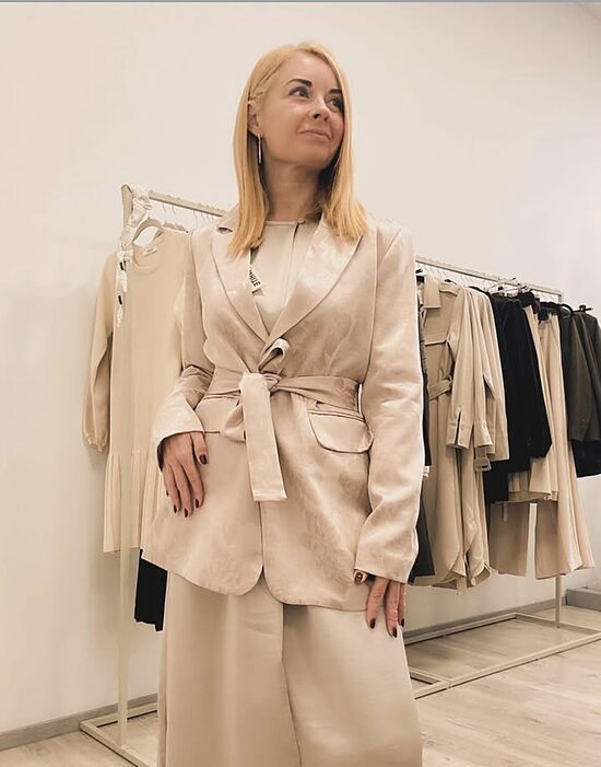 Eleganta svētku žakete ar jostiņu