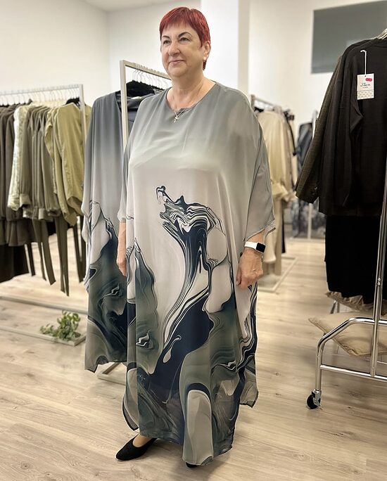 Gara lielo izmēru svētku kleita